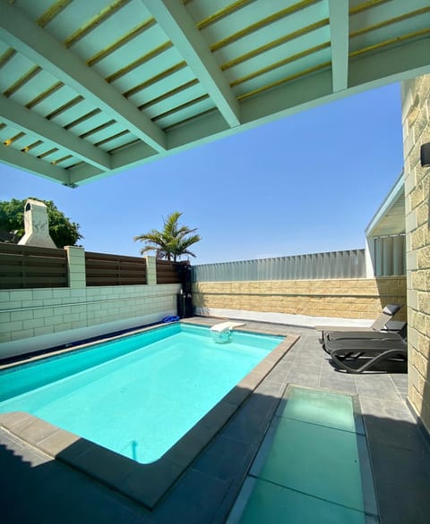 Swimming pool, Swimming pool