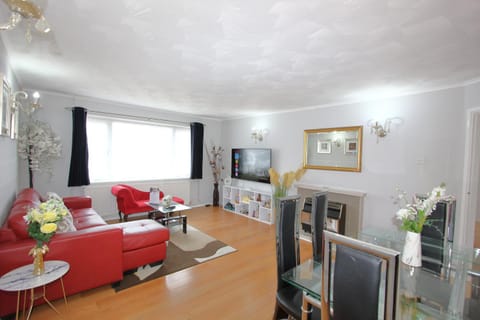 Communal lounge/ TV room, Living room, Seating area, Evening entertainment