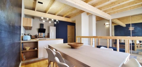 Dining area, kitchen