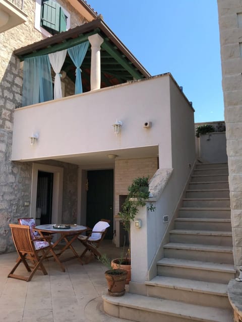 Property building, Balcony/Terrace