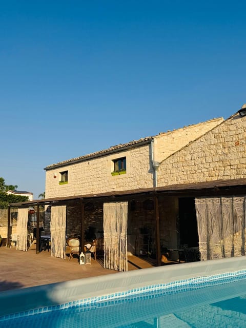 Property building, Day, Pool view, Swimming pool, sunbed