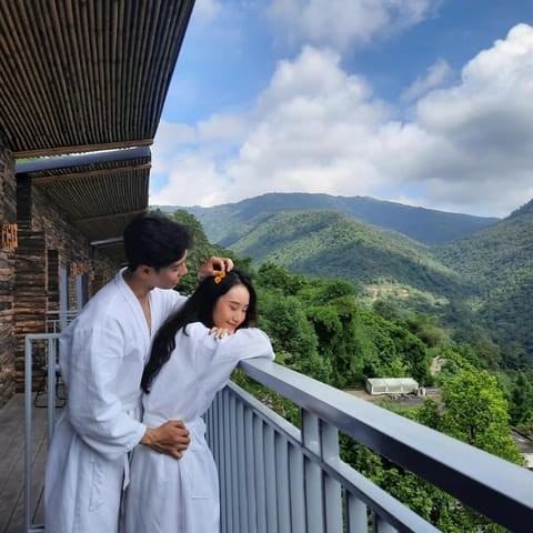Nearby landmark, Spring, Day, People, Natural landscape, View (from property/room), Balcony/Terrace, Guests, Mountain view, group of guests