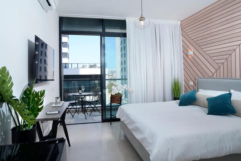 Bed, TV and multimedia, Balcony/Terrace, Bedroom
