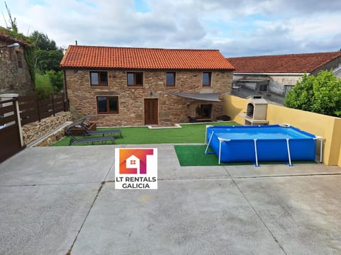 Off site, BBQ facilities, Garden, Swimming pool, sunbed