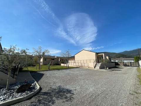Property building, Spring, Natural landscape, BBQ facilities, Children play ground, Garden, Mountain view, young children, young children, Parking, air conditioner