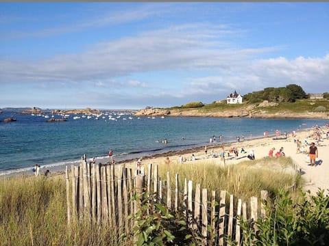 Maison de pêcheur calme à Trégastel avec jardin clos, proches commerces et plage, 3 pers, 3 étoiles - FR-1-542-51 House in Trégastel