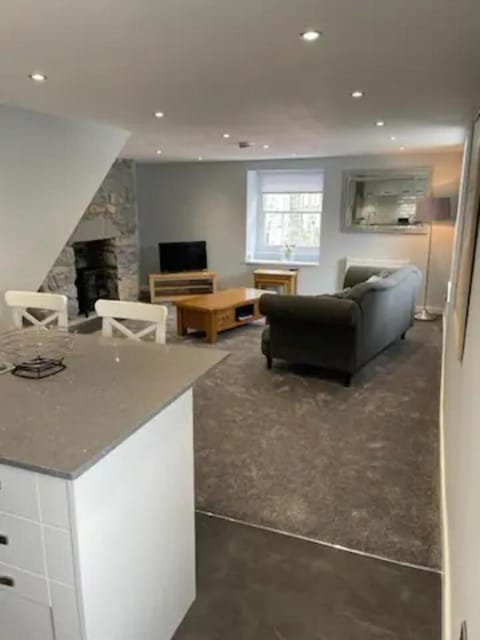 Flat 2 - Y Sgwar Restaurant Apartment in Wales