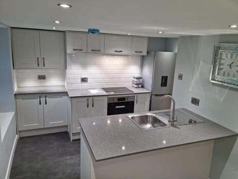 Flat 2 - Y Sgwar Restaurant Apartment in Wales