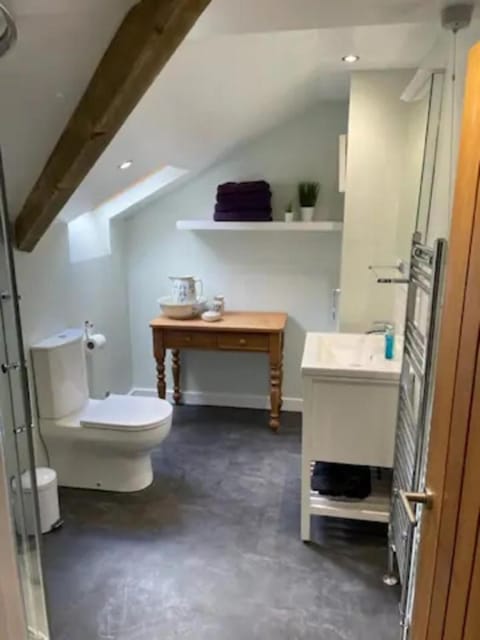 Flat 2 - Y Sgwar Restaurant Apartment in Wales