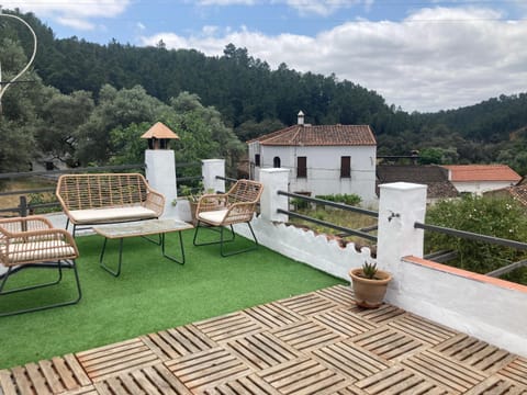 Balcony/Terrace, Mountain view