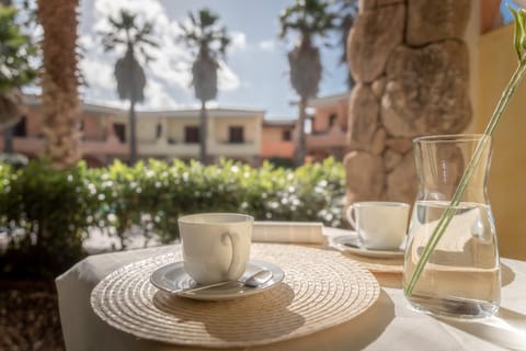 Patio, Food and drinks