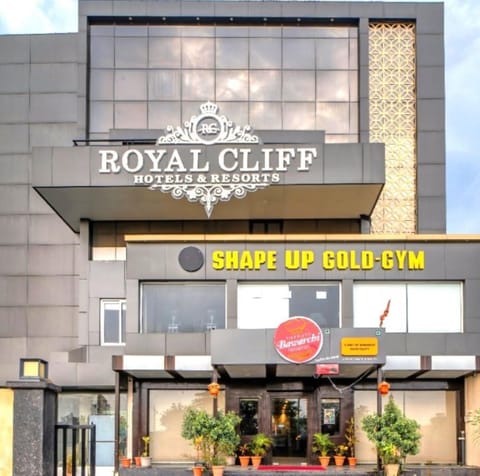 Property building, Facade/entrance, Property logo or sign