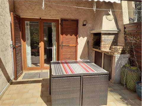 Patio, BBQ facilities