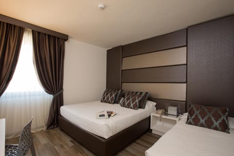 Bed, Photo of the whole room, Decorative detail