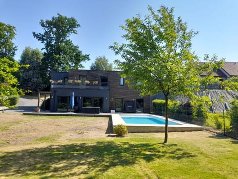Property building, Garden, Garden view, Pool view, Swimming pool, sunbed