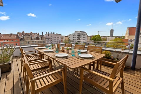 View (from property/room), Balcony/Terrace, Dining area