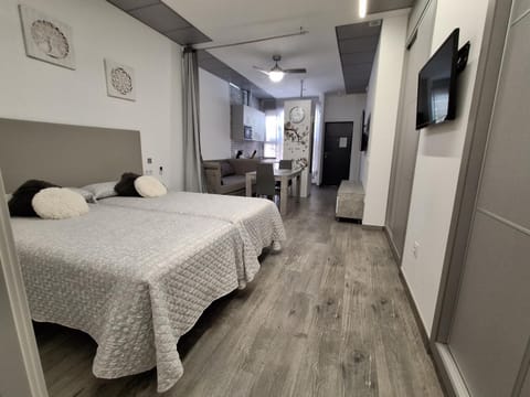 Bed, Living room, Photo of the whole room, Seating area, Dining area, Bedroom