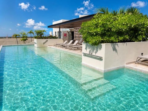 Day, Swimming pool
