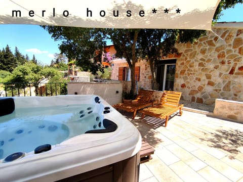 Patio, Day, Natural landscape, Summer, Hot Tub, Balcony/Terrace