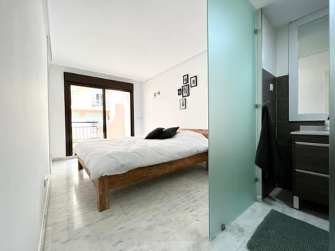 Bed, Bathroom, Bedroom