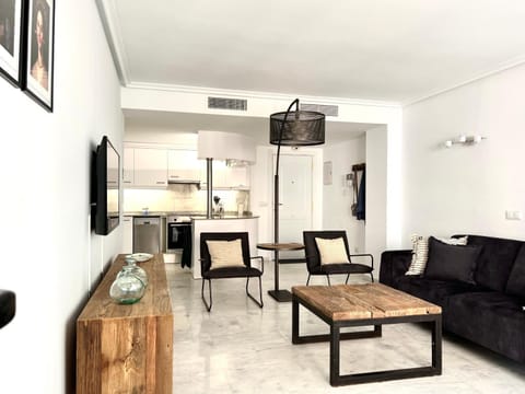 Kitchen or kitchenette, Living room