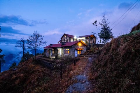 Property building, Natural landscape, Mountain view