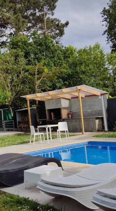 Sobreomar House in O Morrazo