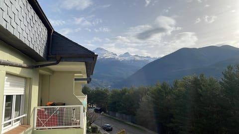 View (from property/room), Balcony/Terrace, Mountain view
