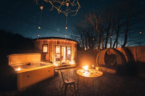 Property building, Hot Tub
