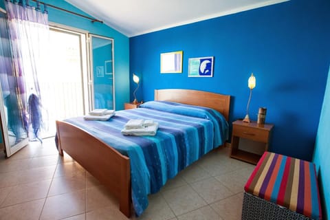 Bed, Balcony/Terrace, Photo of the whole room, Bedroom