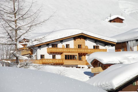 Pension Martina Bed and Breakfast in Lech