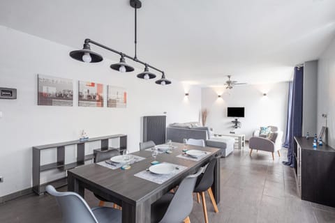 Living room, Dining area