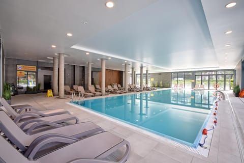 Hot Tub, Sauna, Swimming pool, sunbed