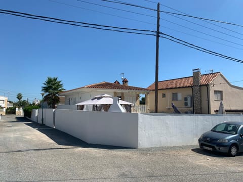 Neighbourhood, Street view, Parking