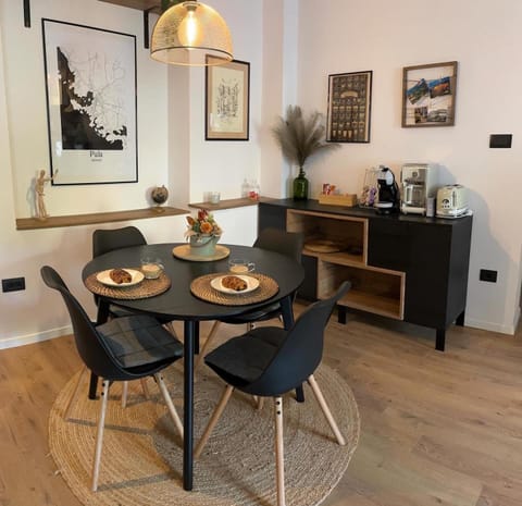 Coffee/tea facilities, Seating area, Dining area