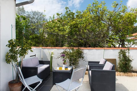 Property building, Balcony/Terrace, Living room