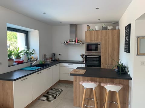 Kitchen or kitchenette, Dining area, Communal kitchen