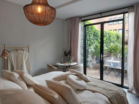 Living room, Seating area, Bedroom
