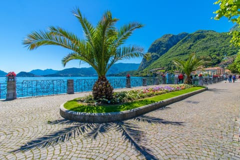 Nearby landmark, Spring, Day, Natural landscape, Beach, Lake view, Lake view, Mountain view