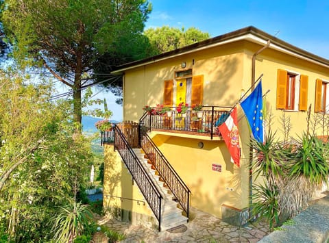 Property building, Spring, Day, Natural landscape, Garden, View (from property/room), Balcony/Terrace, Garden view