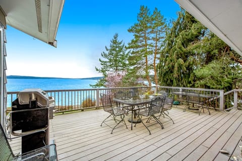 Eastside Beachside Greenbank Getaway House in Greenbank