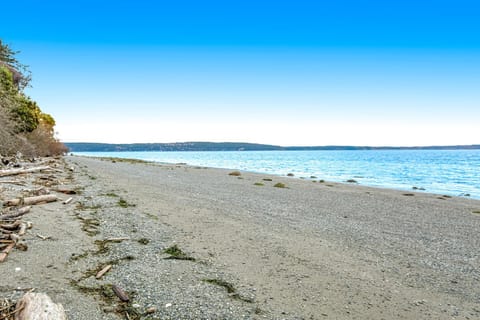 Eastside Beachside Greenbank Getaway House in Greenbank