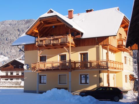 Property building, Facade/entrance, Winter, Balcony/Terrace