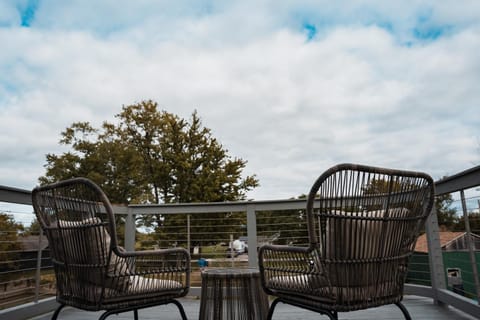 Sandusky Bay Hot Tub, Gym, Patio, Games, Recreation Watercraft, Waterside Home, check it out! House in Lake Erie