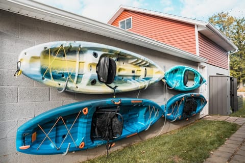 Sandusky Bay Hot Tub, Gym, Patio, Games, Recreation Watercraft, Waterside Home, check it out! House in Lake Erie