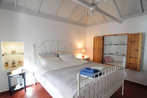 LOVELY QUIET HOUSE WITH GARDEN House in Spetses