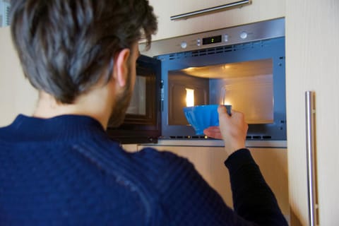 People, Kitchen or kitchenette, Living room, Food and drinks, Dining area, Area and facilities, Area and facilities, Drinks