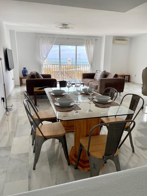 Lounge or bar, Dining area, Sea view