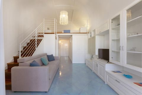 TV and multimedia, View (from property/room), Living room, Seating area, wardrobe