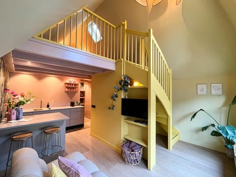 TV and multimedia, Living room, Photo of the whole room, Bedroom